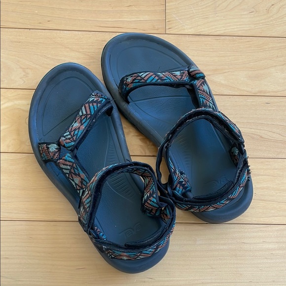 Teva size 7 women’s sandals multicolor - Picture 1 of 4